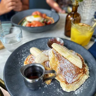 @eatingsfrom - ricotta hot cakes