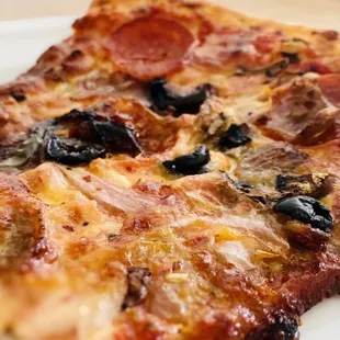 Just finished my last piece of Geo's Due Amici NY style supreme pizza (crying) My new Favorite restaurant! xoxo