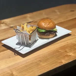 Classic Rock - Seasoned Smash Patty, Fresh Lettuce, House Tomato Relish, and Duelies Fry
Sauce.