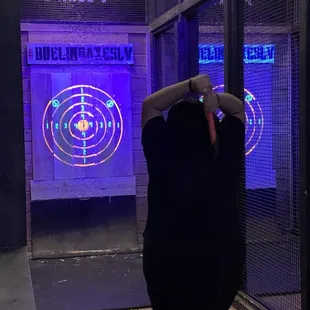Axe throwing with 2 hands