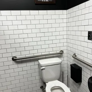 I love a bathroom with funny signs