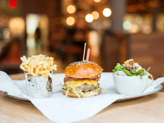 Demi's Restaurant & Bar