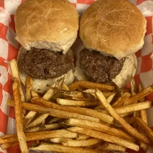 Kids Sliders with fries
