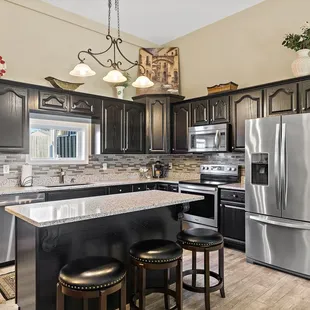 Amazing full kitchen with island in Sweetbay Magnolia Suite!