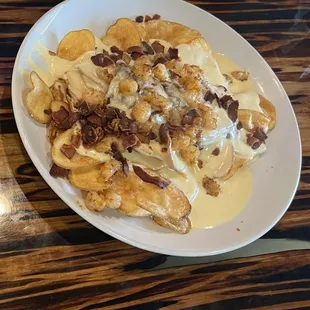 Bayou Nachos were good! It came with fresh fried potato chips, topped with roast beef, blackened shrimp, queso cheese, and bacon.