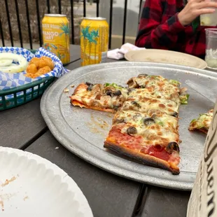 The deluxe pizza