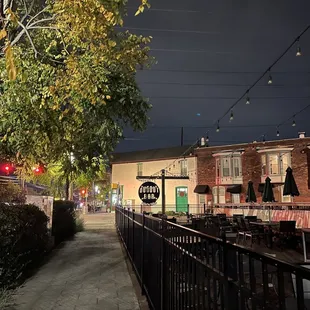the outside of a restaurant at night