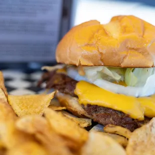 a cheeseburger and chips