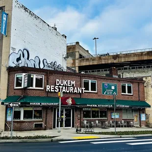 the outside of the restaurant