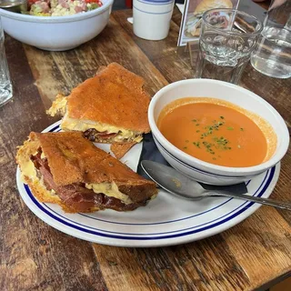 Crispy Cheese and Tomato Soup