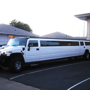 25 passenger triple-axel Hummer H2 limo