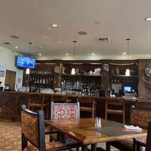 Dukes lounge - bar
