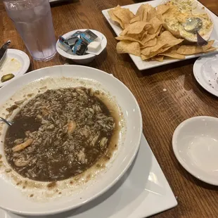 We ordered Seafood Gumbo, and artichoke dip. Would not order either again, I don&apos;t recommend.