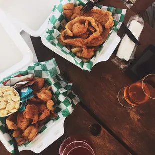 Fried shrimp + fish with Mac and cheese w/fries. So good!
