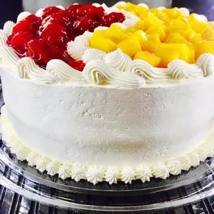 Tres leches W/ Strawberry &amp; Mango