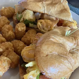 Shrimp po&apos;boy with tater tots