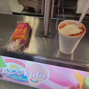Paletas and elote en vas