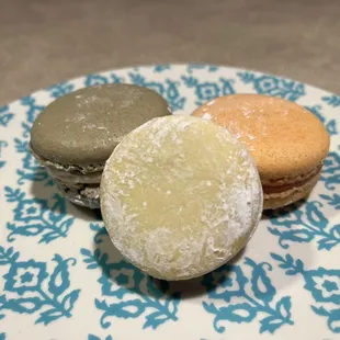 Alfarojes and macarons