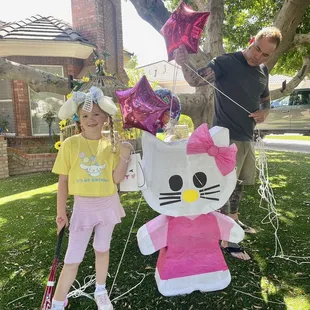 Hello kitty piñata