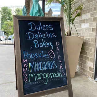 Offers many types of popsicles and mangonada