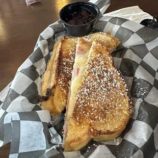 Monte Cristo sandwich