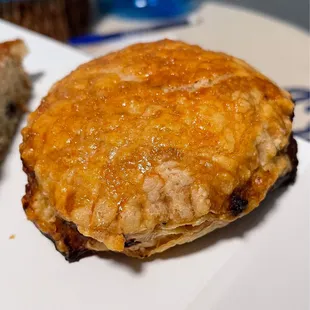 a close up of a cheeseburger