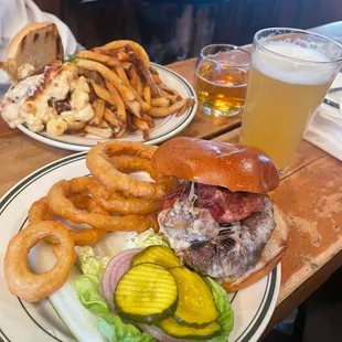 Dumont Burger with bacon &amp; cheddar cheese