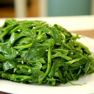 Sauteed Pea Shoots with Garlic ()