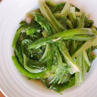Sauteed Lettuce with Garlic ()