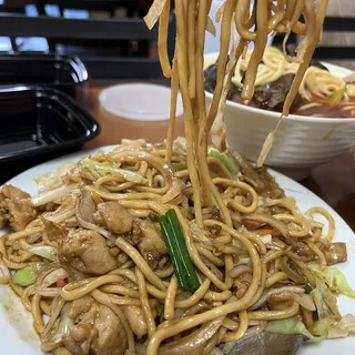Chicken Chow Mein ()