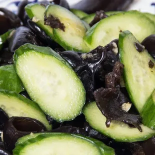 黃瓜木耳 Cucumber Salad w/ Garlic & Black Fungus