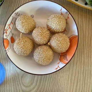 6 Sesame Balls