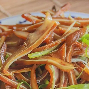 Marinated Pig Ear. 凉拌耳丝。