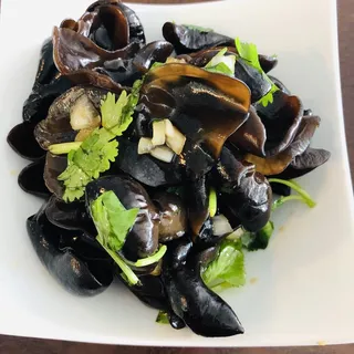 6. Garlic Black Fungus with Cucumber