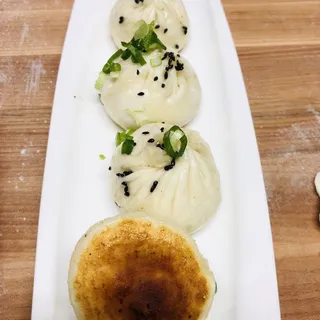 10. Shanghai Pan Fried Soup Dumpling(4pcs)