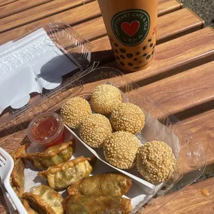 Fried Vegetarian Dumpling and seasame 4 Piece Fried Sesame Ball with Red Bean Paste