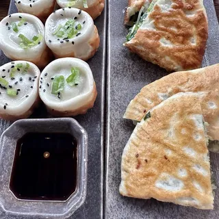 Shrimp egg chives and wood ear mushroom dumpling (8 Pcs)