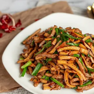 Sauteed Bean Curd with Pork and Leeks