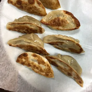 Pan Fried Vegetable King Size Dumpling (4 pcs)