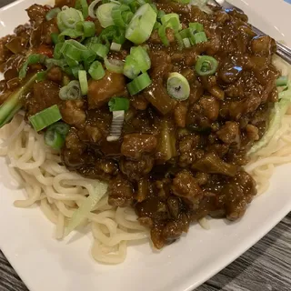 E7. Noodles with Pork in Fried Bean Paste
