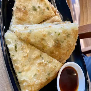 D5. Green Onion Pancakes /