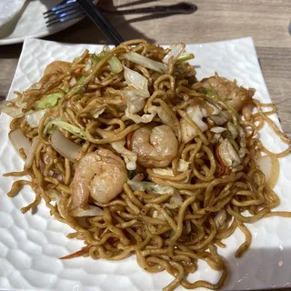 H4. Shrimp Chow Mein /