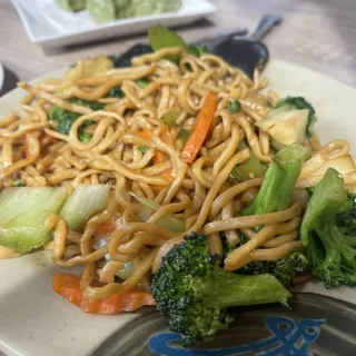 H5. Vegetarian Chow Mein /