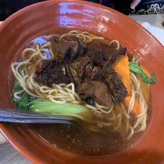 H6. Five-Spice Beef Noodle Soup /