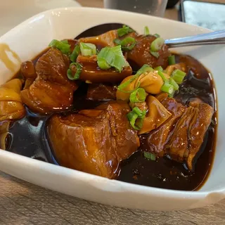 G2. Shanghai-Style Braised Pork /