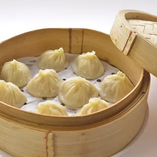 A1. Shanghai-Style Steamed Pork Dumplings上海小籠包