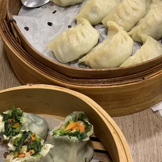 S10. Steamed Vegetarian Dumplings (8 pcs)