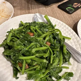 V05. Pea Sprouts w/ Garlic