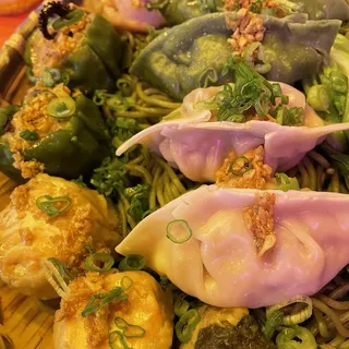 The Giant (20 pcs of dumplings)