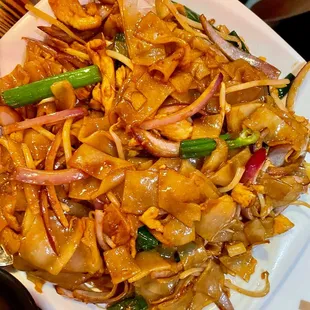 D24. Pan Fried Noodles with Chicken